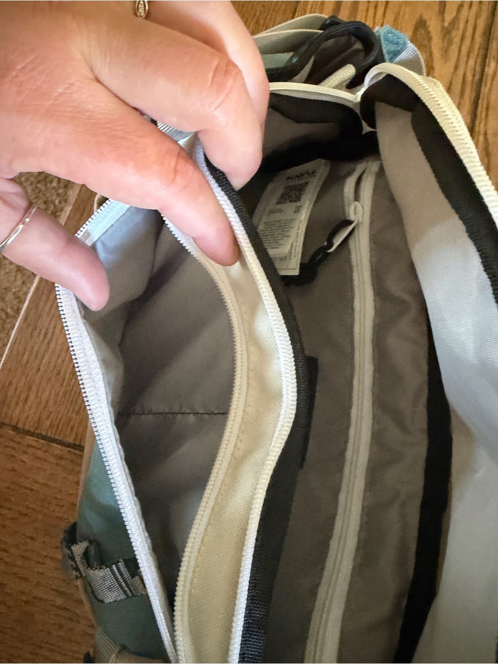 Kavu Green and Pink Sling Belt Bag - Picture 3 of 4